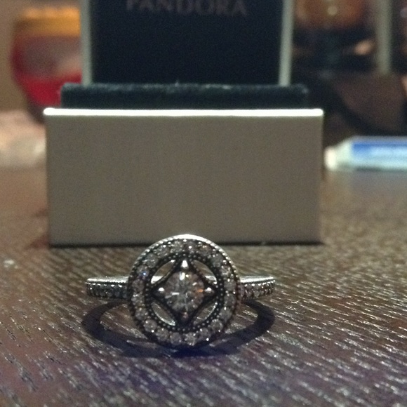 Vintage Allure 💍 - Picture 4 of 4